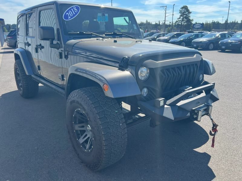 Used 2018 Jeep Wrangler Unlimited Sahara w/ Dual Top Group AWD/4WD image 4