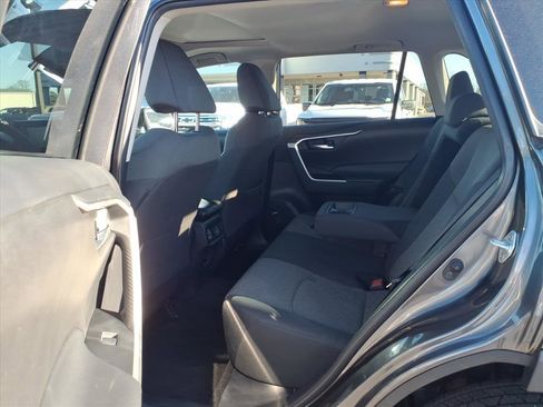 Used 2021 Toyota RAV4 XLE image 17