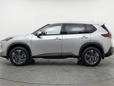 Used 2025 Nissan Rogue SV image 5