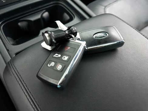 Used 2023 Land Rover Defender 130 X-Dynamic SE AWD/4WD image 37