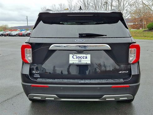 Used 2022 Ford Explorer XLT w/ Equipment Group 202A image 8