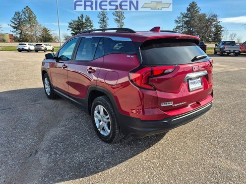 Used 2021 GMC Terrain SLE w/ Driver Convenience Package image 3