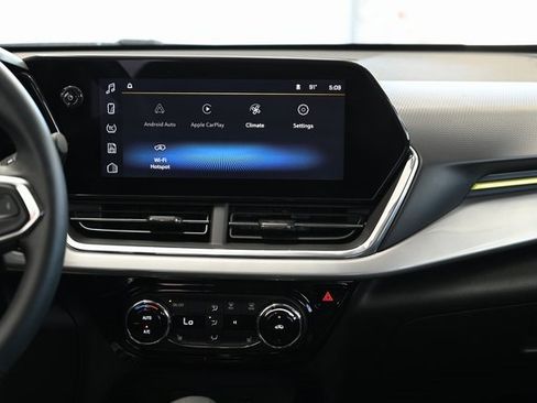 Used 2024 Chevrolet Trax LT w/ Driver Confidence Package image 14