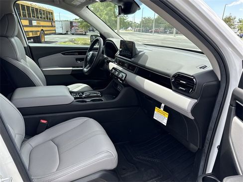 New 2025 Honda Pilot Touring image 15