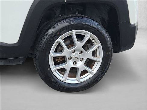 Used 2023 Jeep Renegade Latitude AWD/4WD image 23