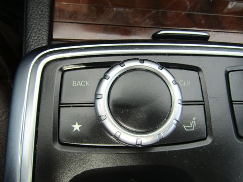 Used 2015 Mercedes-Benz GL 550 4MATIC image 35