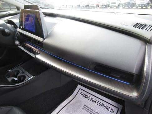 Used 2024 Toyota Prius AWD image 9