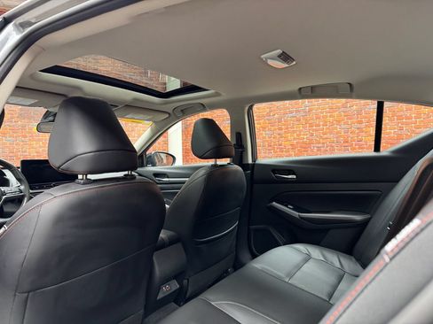 Used 2024 Nissan Altima 2.5 SR w/ SR Premium Package FWD image 3
