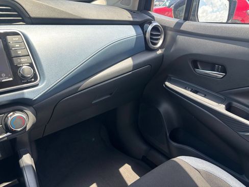Used 2025 Nissan Versa SV FWD image 33
