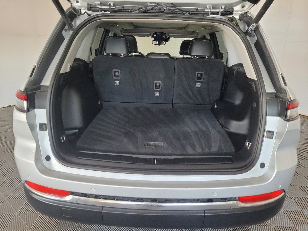 Used 2023 Jeep Grand Cherokee Limited AWD/4WD image 29