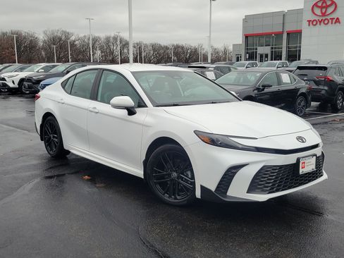 Certified 2025 Toyota Camry SE image 2