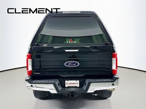 Used 2017 Ford F250 XLT w/ XLT Premium Package AWD/4WD image 8