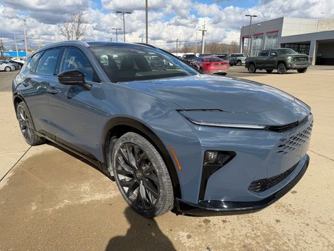 Certified 2025 Toyota Crown Signia image 6