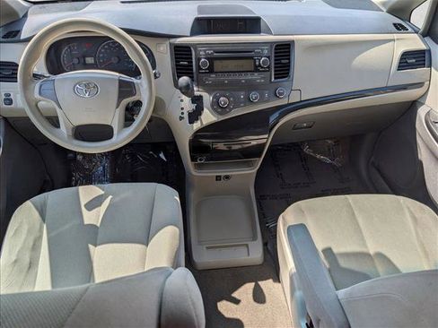 Used 2012 Toyota Sienna FWD image 15