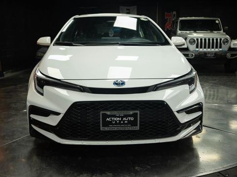 Used 2023 Toyota Corolla SE FWD image 3