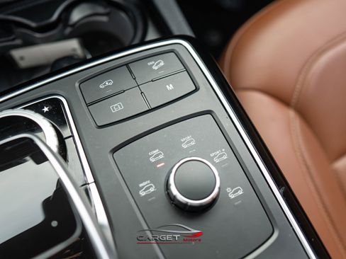 Used 2019 Mercedes-Benz GLE 43 AMG 4MATIC w/ Premium 3 Package image 38