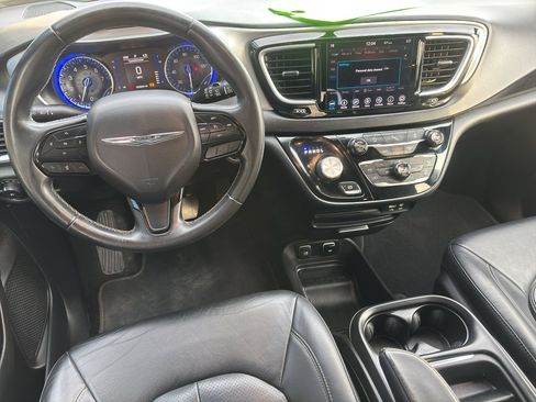 Used 2018 Chrysler Pacifica Touring-L w/ Premium Audio Group image 14