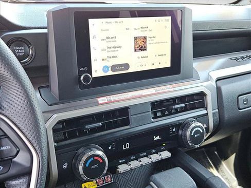 Certified 2025 Toyota Tacoma SR5 AWD/4WD image 19