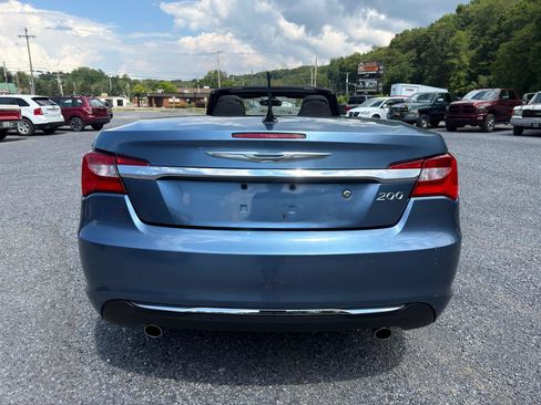 Used 2011 Chrysler 200 Touring FWD image 6
