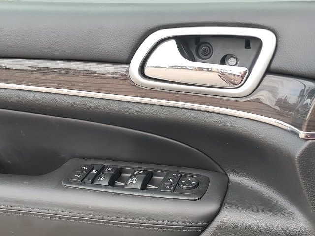 Used 2018 Jeep Grand Cherokee Overland AWD/4WD image 24