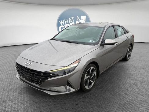 Used 2022 Hyundai Elantra SEL w/ Convenience + Premium Package FWD image 6