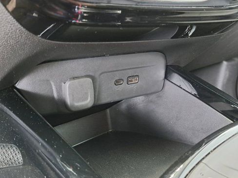 Used 2025 Chevrolet Trax LT w/ LT Convenience Package FWD image 15