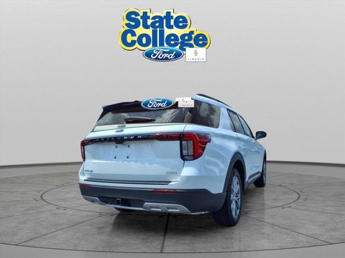 Used 2025 Ford Explorer Active w/ Active Comfort Package image 4