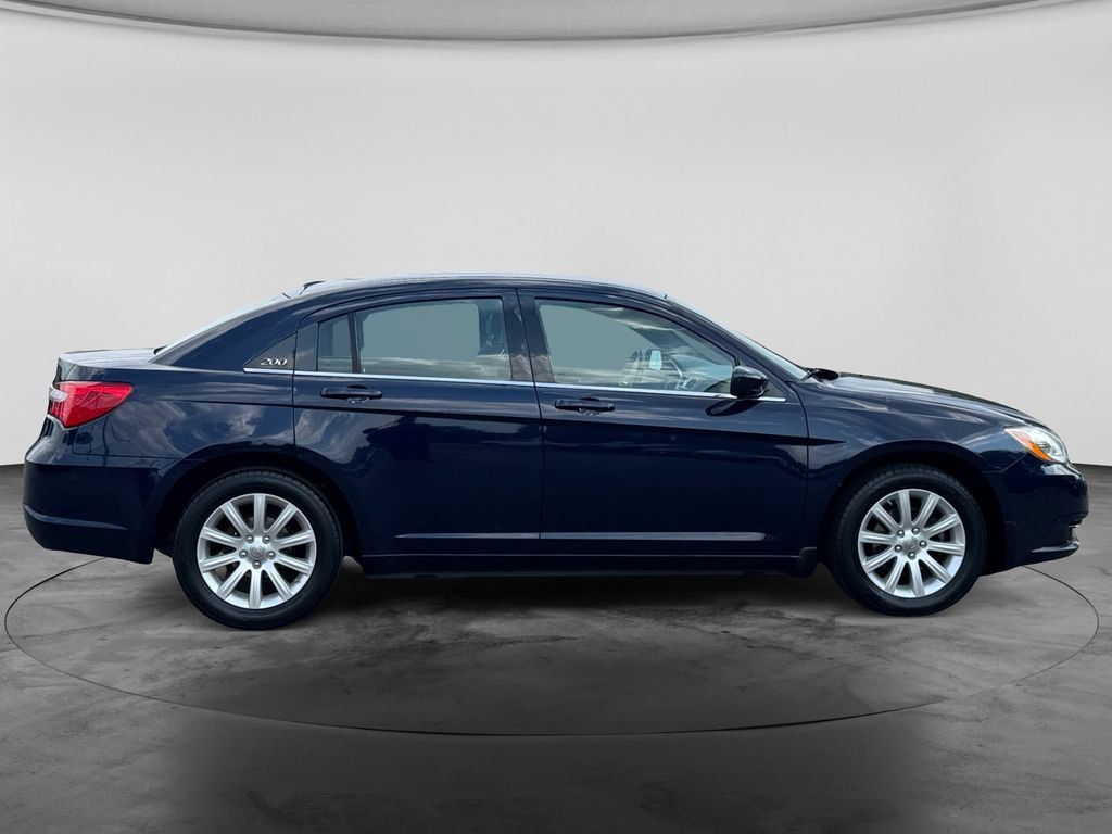 Used 2013 Chrysler 200 Touring FWD image 10