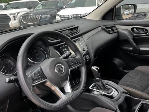 Used 2018 Nissan Rogue Sport S w/ S Appearance Package AWD/4WD image 17