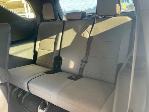 Used 2025 Chevrolet Traverse LT image 12