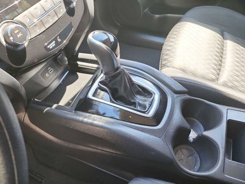 Used 2018 Nissan Rogue S FWD image 22