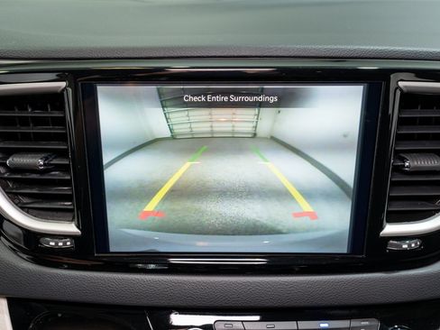 Used 2023 Chrysler Pacifica Touring-L FWD image 20