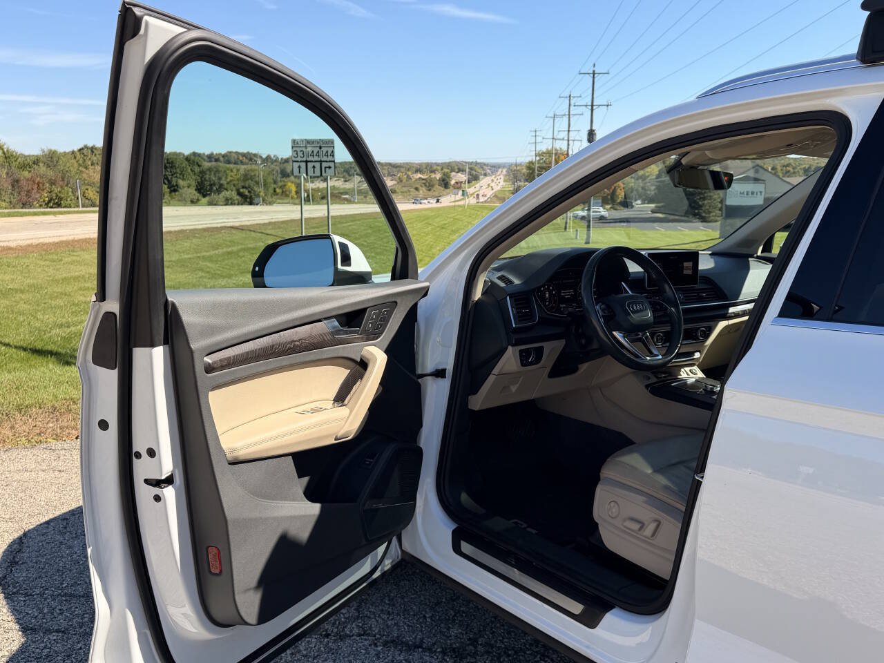 Used 2019 Audi Q5 2.0T Premium Plus w/ Premium Plus Package AWD/4WD image 9
