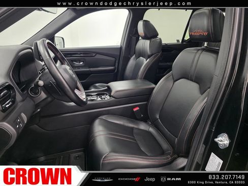 Used 2025 Honda Pilot TrailSport image 22