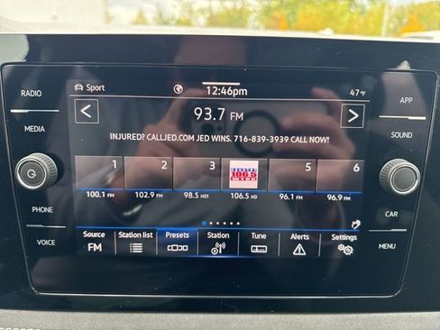 Certified 2025 Volkswagen Taos SE image 16