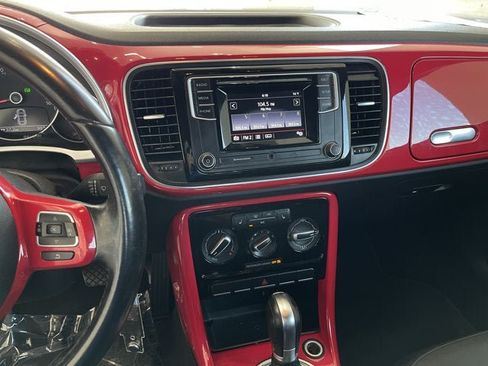 Used 2018 Volkswagen Beetle 2.0T SE FWD image 17