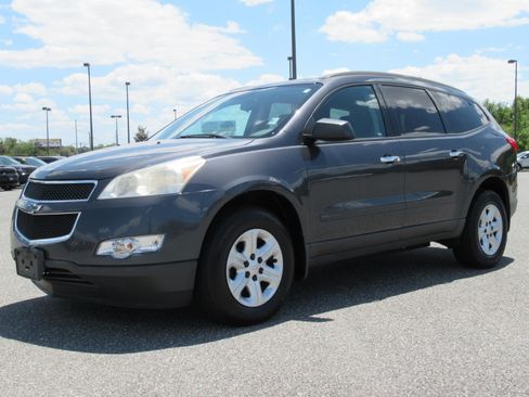 Used 2012 Chevrolet Traverse LS FWD image 3