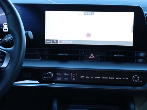 Used 2025 Kia Sportage SX image 9