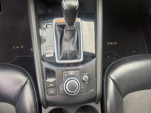 Used 2019 MAZDA CX-5 Touring image 22