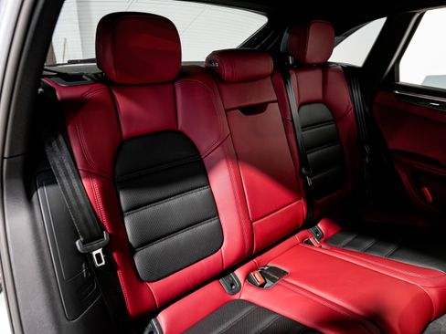 Used 2022 Porsche Macan GTS w/ Sport Chrono Package image 35