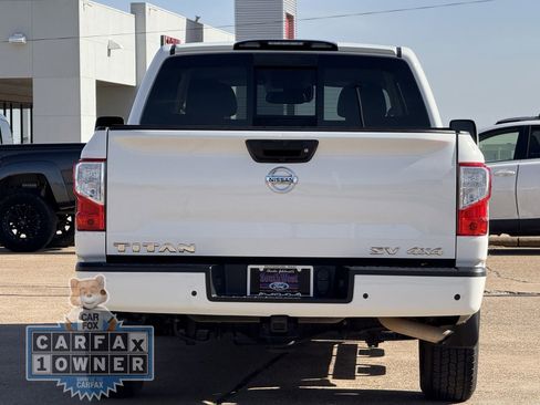 Used 2021 Nissan Titan SV w/ SV Convenience Package image 5
