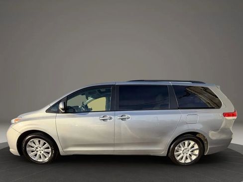 Used 2014 Toyota Sienna XLE image 8