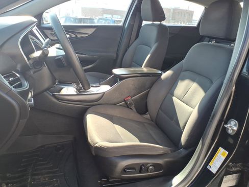 Used 2017 Chevrolet Malibu LT image 8