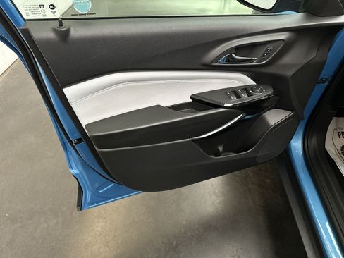 Used 2025 Chevrolet Trax LT w/ Driver Confidence Package FWD image 17