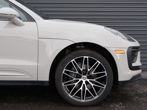 Certified 2026 Porsche Macan AWD/4WD image 13
