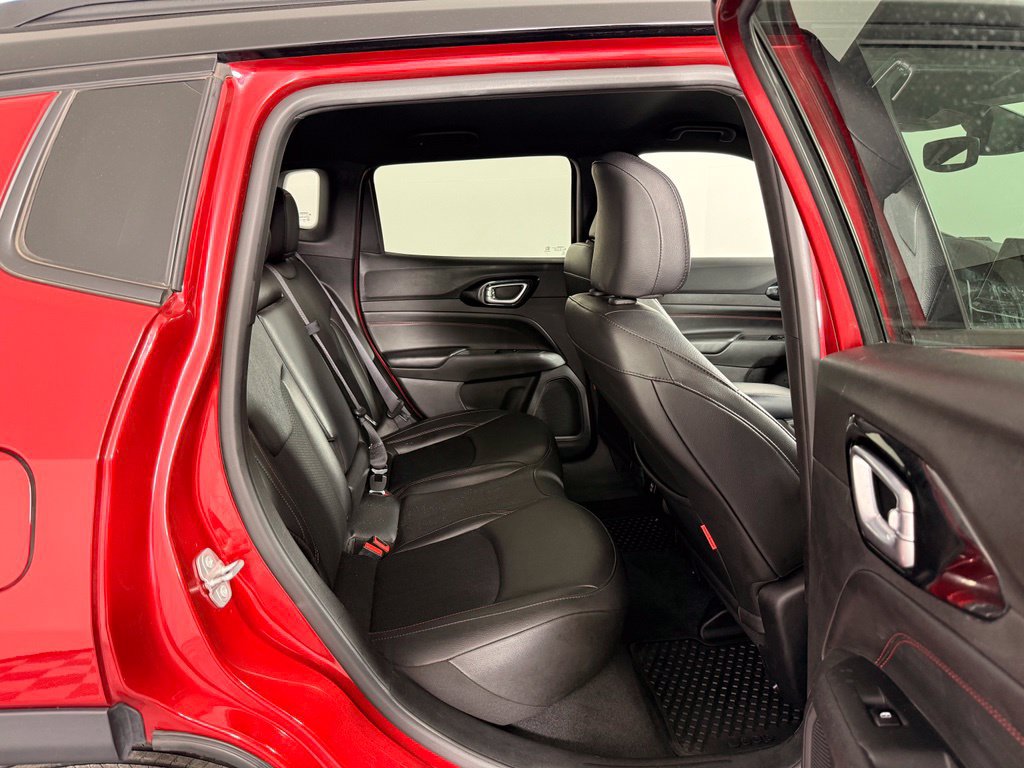 Used 2025 Jeep Compass Trailhawk AWD/4WD image 19