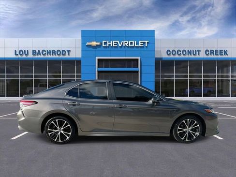 Used 2019 Toyota Camry SE image 9