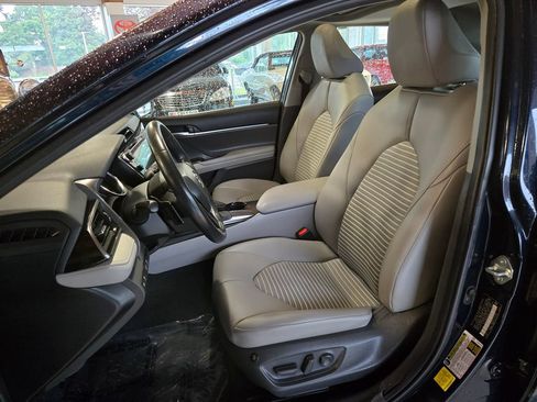 Used 2020 Toyota Camry SE w/ Audio Package FWD image 14
