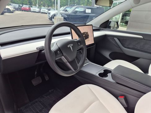 Used 2024 Tesla Model Y Long Range AWD/4WD image 14