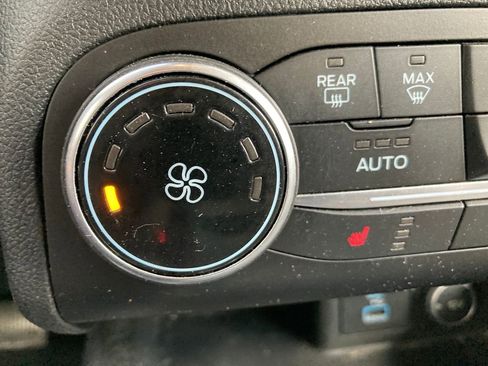 Used 2020 Ford Escape SE image 38